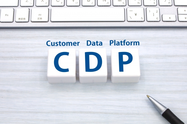 【初心者必見】CDPとは？基本から導入メリット、CRM/DMPとの違い、最新トレンドまで徹底解説